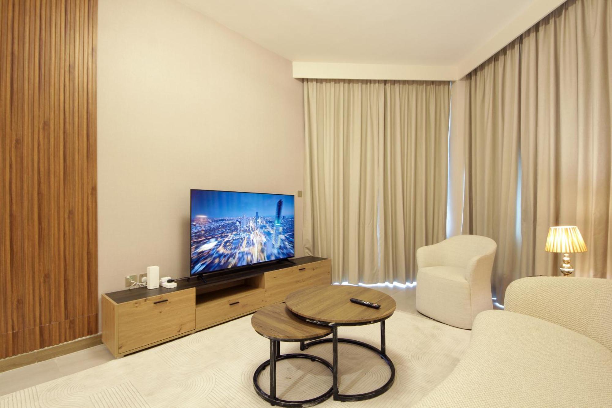 Stylish 2br By Missoni Near Mall Apartment Dubai